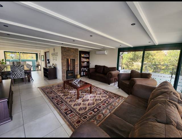 5 BEDROOM TOWNHOUSE FOR SALE IN VAALVIEW